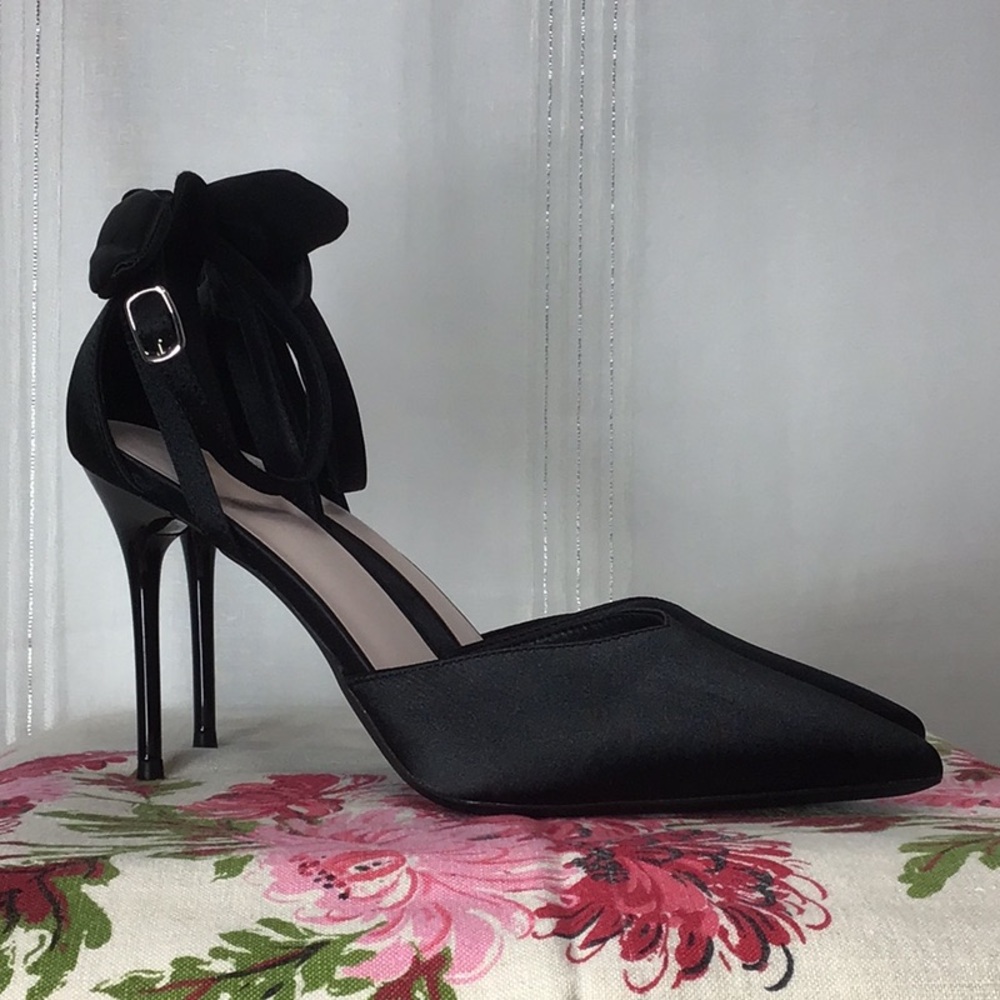 NWOT ‘C’ Black Satin Point Toe Ankle Strap with Bow High Heels Sz.9.5
